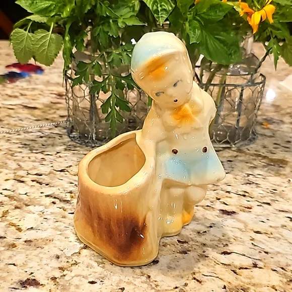 4 for$25! Vintage Shawnee Pottery Dutch Boy Basket Planter Vase USA 533 Pot - Picture 1 of 5